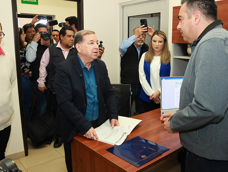 SE REGISTRA CUAUHTÉMOC GONZÁLEZ VALDEZ COMO ASPIRANTE AL CARGO DE RECTOR